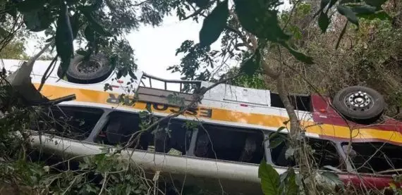 Acidente de ônibus na Serra da Barriga deixa 18 mortos e 30 feridos em Alagoas