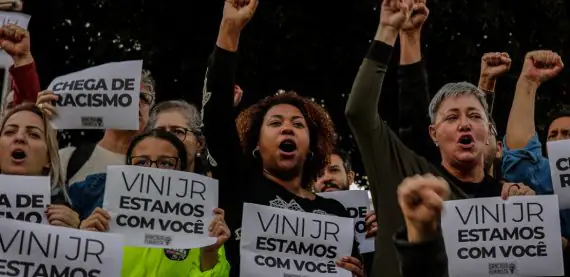 Levantamento revela aumento significativo de publicações sobre racismo nas redes sociais após ataques a Vinicius Junior