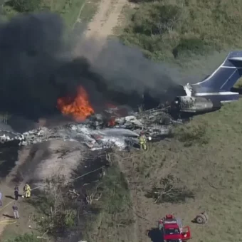 Avião com 62 pessoas cai área residencial de Vinhedo, município de São Paulo