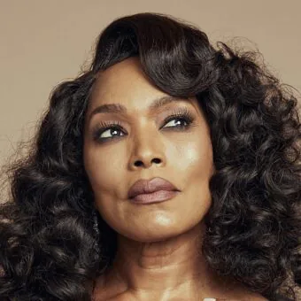 Angela Bassett defende reação à derrota no Oscar: “Não achei que fosse um presente, achei que fosse um direito”