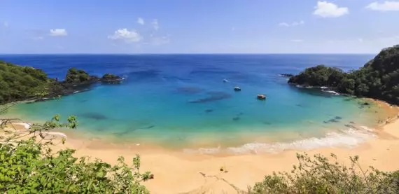 Praia brasileira é eleita a melhor do mundo pelos turistas