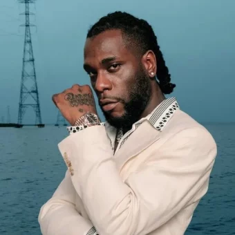 Burna Boy inaugura academia de futebol na Nigéria para formar novos atletas