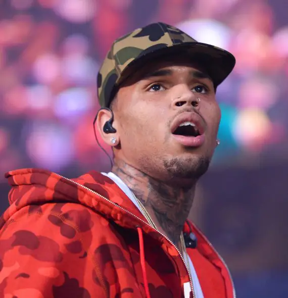 Chris Brown anuncia show no Brasil ainda neste ano: ”Estou chegando”