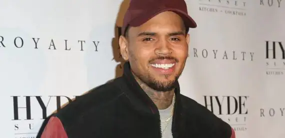 Chris Brown encerra 14 anos de espera e anuncia show de greatest hits no Brasil