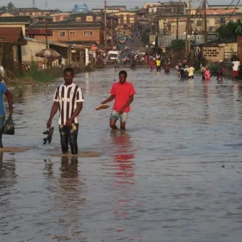 Chuvas torrenciais e inundações severas deslocam milhões de pessoas na África Ocidental e Central