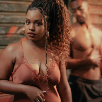 Nova aposta do R&B brasileiro, Cinara lança o primeiro single ‘No Ar’