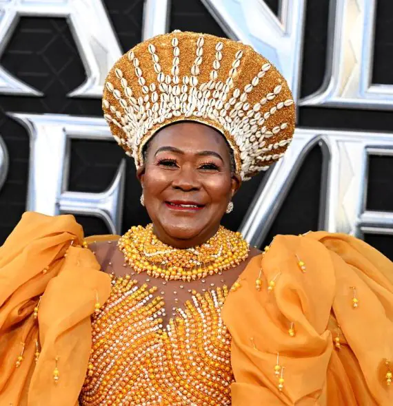 Connie Chiume, atriz sul-africana de ‘Pantera Negra’, morre aos 72 anos