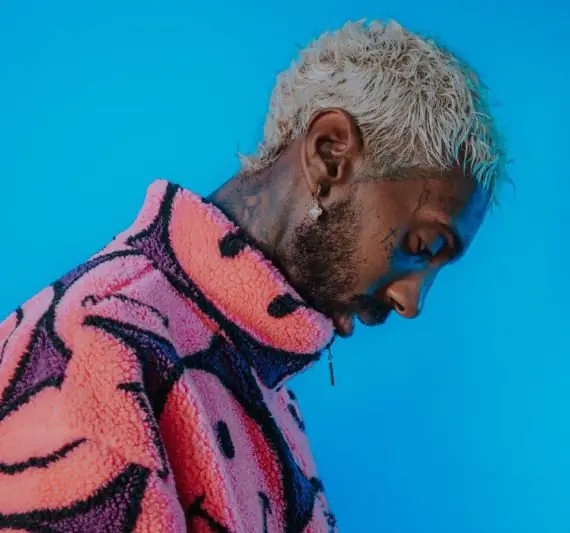 Após episódio de racismo, Eddy Jr. lança álbum de trap que aponta para novos tempos em sua vida