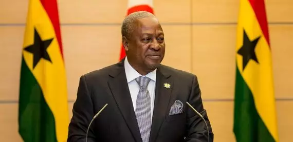 John Mahama, ex-presidente de Gana, retorna ao poder após vitória eleitoral no país