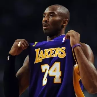 Camisa de Kobe Bryant é leiloado por R$ 32 milhões nos EUA