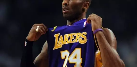 Camisa de Kobe Bryant é leiloado por R$ 32 milhões nos EUA