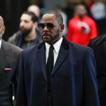 R. Kelly é sentenciado a 30 anos de prisão por crimes sexuais