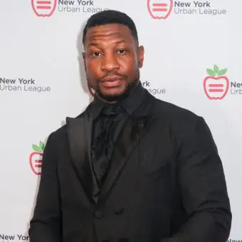 Jonathan Majors ganhará prêmio por “inspirar pessoas mesmo nas adversidades