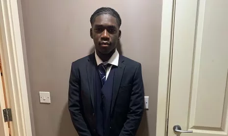 Jovem britânico de 18 anos é condenado a prisão em Dubai por relacionamento com turista um ano mais nova