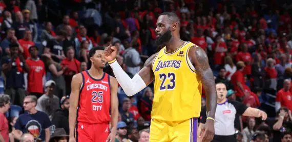 Lakers vencem e avançam aos playoffs da NBA, enquanto Warriors ficam fora da temporada