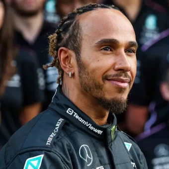 Lewis Hamilton se despede da Mercedes com emoção e mira futuro na Ferrari em 2025
