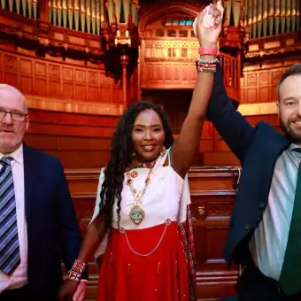 Lilian Seenoi-Barr fez história ao se tornar a primeira prefeita negra da Irlanda do Norte