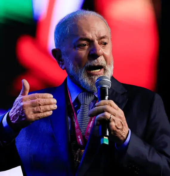 Lula diz que falta de mulheres e negros em ministérios é “problema crônico”