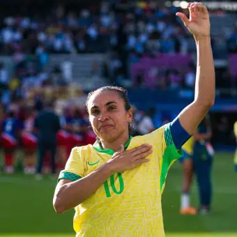 Marta celebra orgulho pela seleção feminina brasileira de futebol em Paris 2024