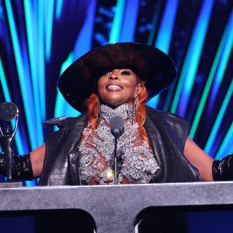 Mary J. Blige, considerada a rainha do hip hop soul, é introduzida no Rock and Roll Hall of Fame