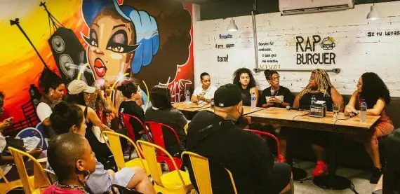 Papo de Tênis: Rap Burguer reúne artistas para falar sobre a cultura sneaker