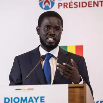 Senegal começa a produzir petróleo e presidente promete benefícios