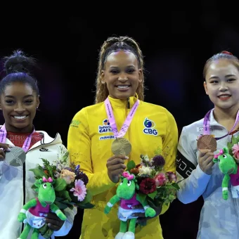 Rebeca Andrade repercute fala de Simone Biles sobre a ‘rivalidade’ das duas nas Olimpíadas