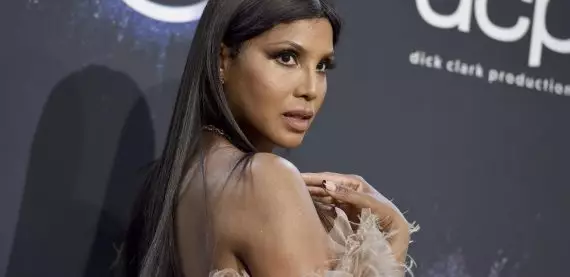 Toni Braxton é elogiada nas redes sociais por boa forma após show em Las Vegas