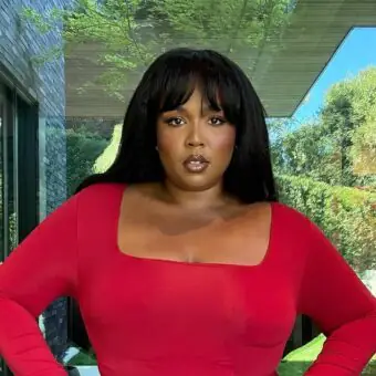 Lizzo revela que alcançou o peso que buscava: “Alcancei minha meta”