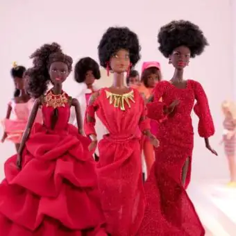Primeira Barbie negra da Mattel completa 45 anos; relembre a história da boneca