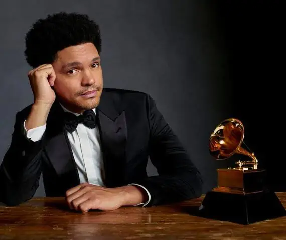 Trevor Noah retorna como apresentador do Grammy pela quinta vez consecutiva