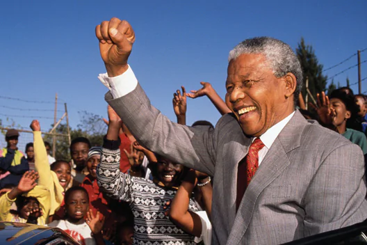 A 35 anos atrás, Nelson Mandela era libertado da prisão na África do Sul