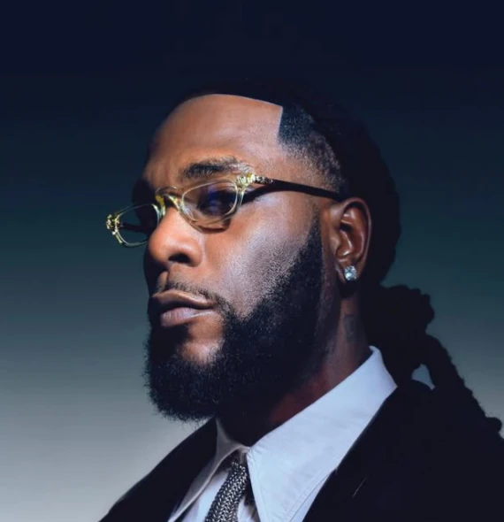 Burna Boy marca história como a primeira capa da Billboard França