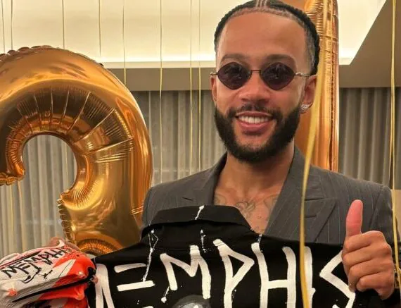 Memphis Depay faz festa de aniversário e convida todos os funcionários do Corinthians