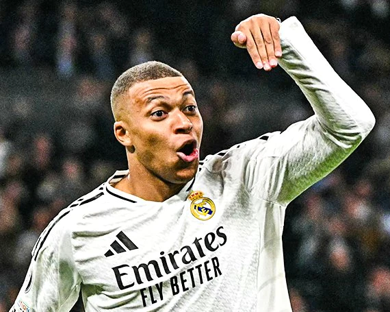 Técnico do Real Madrid elogia Mbappé e afirma: ‘pode chegar ao nível de Cristiano Ronaldo’