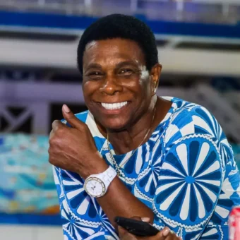 Neguinho da Beija-Flor se despede do Carnaval após 50 anos como intérprete da escola