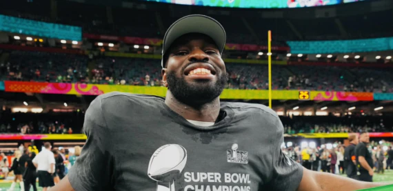 Nascido na Nigéria, Moro Ojomo conquista título do Super Bowl com o Philadelphia Eagles