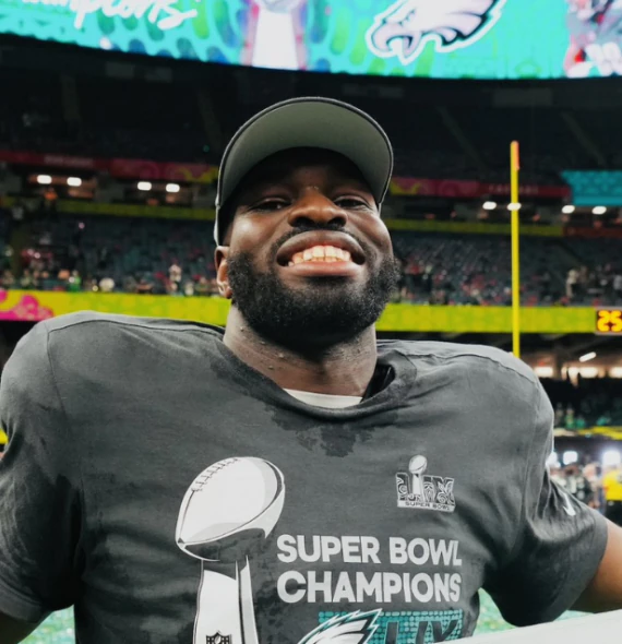 Nascido na Nigéria, Moro Ojomo conquista título do Super Bowl com o Philadelphia Eagles