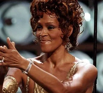 Há 40 anos, Whitney Houston lançava “Whitney Houston”, seu disco de estreia