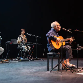Gilberto Gil estreia turnê de despedida com homenagem à filha Preta Gil