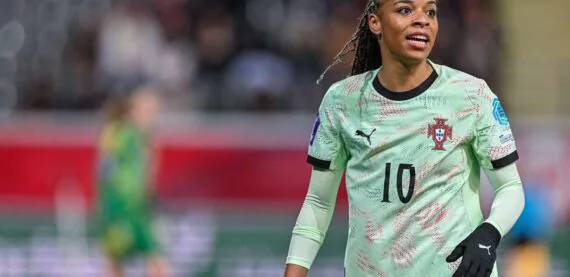 Jéssica Silva, jogadora de futebol portuguesa, perde visão do olho direito