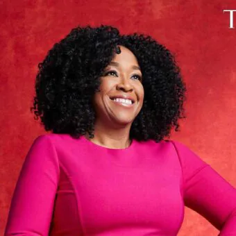 Shonda Rhimes revela que quase produziu spin-offs de ‘Scandal’ e ‘Greys Anatomy’, mas desistiu
