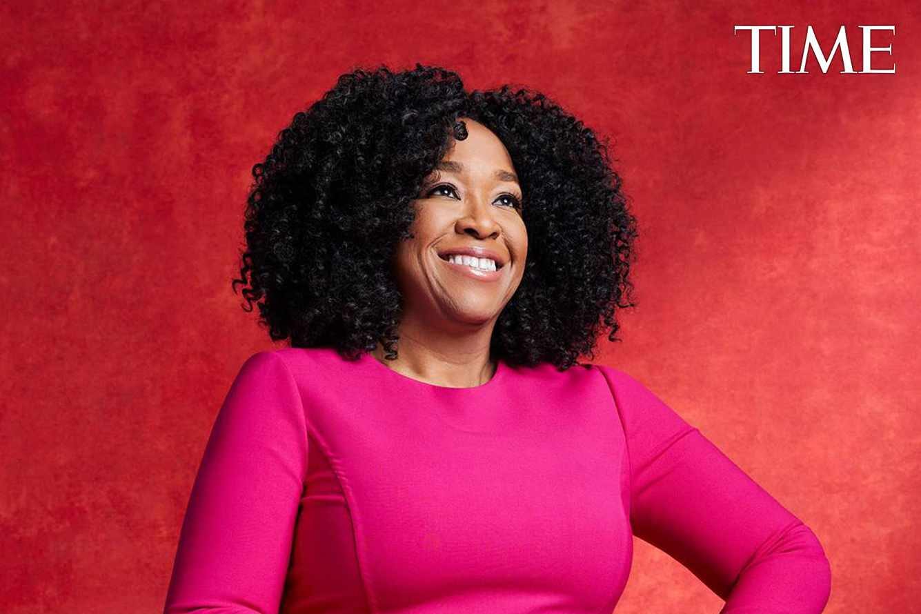 Shonda Rhimes revela que quase produziu spinoffs de ‘Scandal’ e ‘Greys