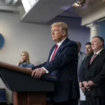 Trump ameaça taxar países alinhados ao BRICS e reacende tensão com o Sul Global