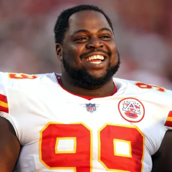 Jogador da NFL, Khalen Saunders quer tornar o esporte um espaço seguro para pessoas LGBTQIA+; entenda