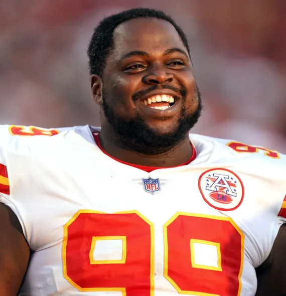 Jogador da NFL, Khalen Saunders quer tornar o esporte um espaço seguro para pessoas LGBTQIA+; entenda