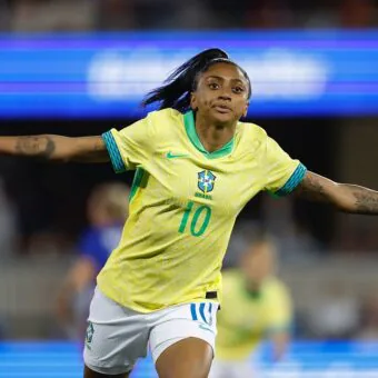 Brasil vence os EUA no futebol feminino pela primeira vez em solo americano após mais de uma década