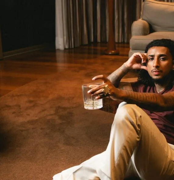MD Chefe traz o ritmo do west coast ao Brasil em novo álbum ‘Garbo & Elegância’
