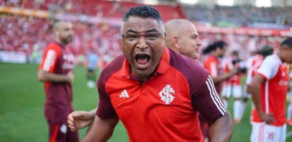 Roger Machado é o único ténico negro entre os 20 clubes do Brasileirão Série A: “A minha cor me denuncia”
