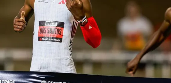 Alison dos Santos conquista título do Grand Slam Track na Jamaica com desempenho impecável